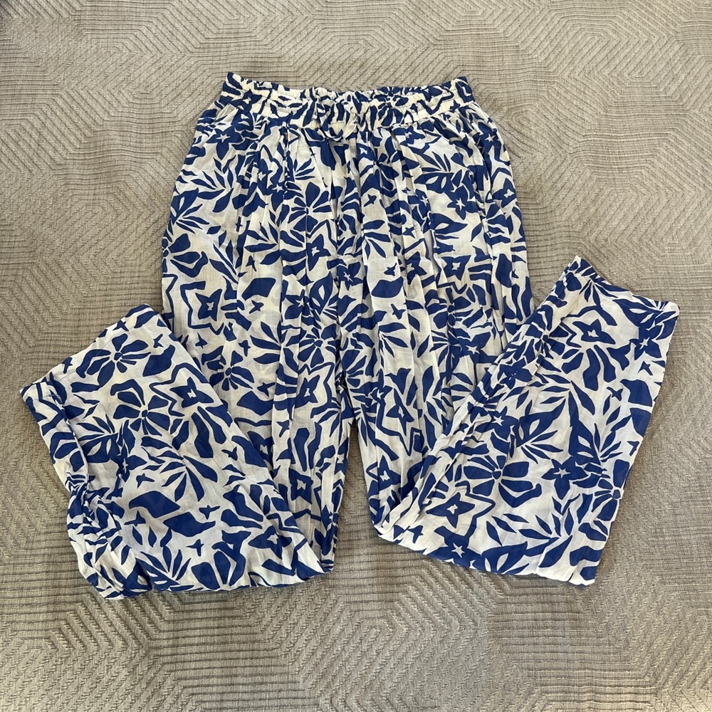 Olivaceous Blue and White Floral Patterned Pants - size Medium